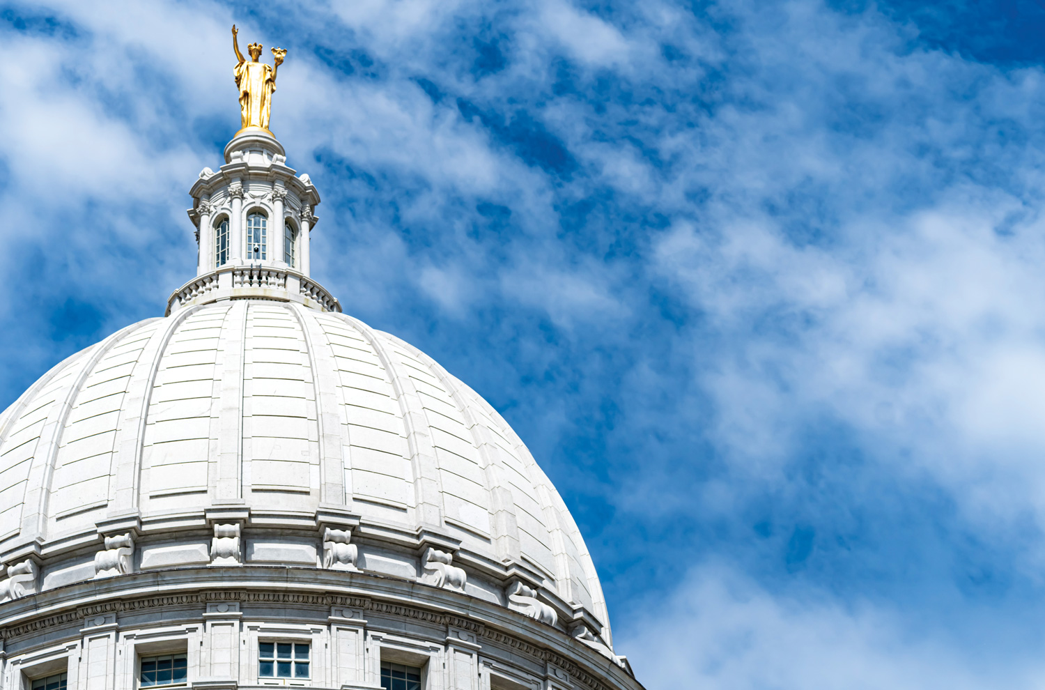 Wisconsin capitol building exterior dome on a sunny day