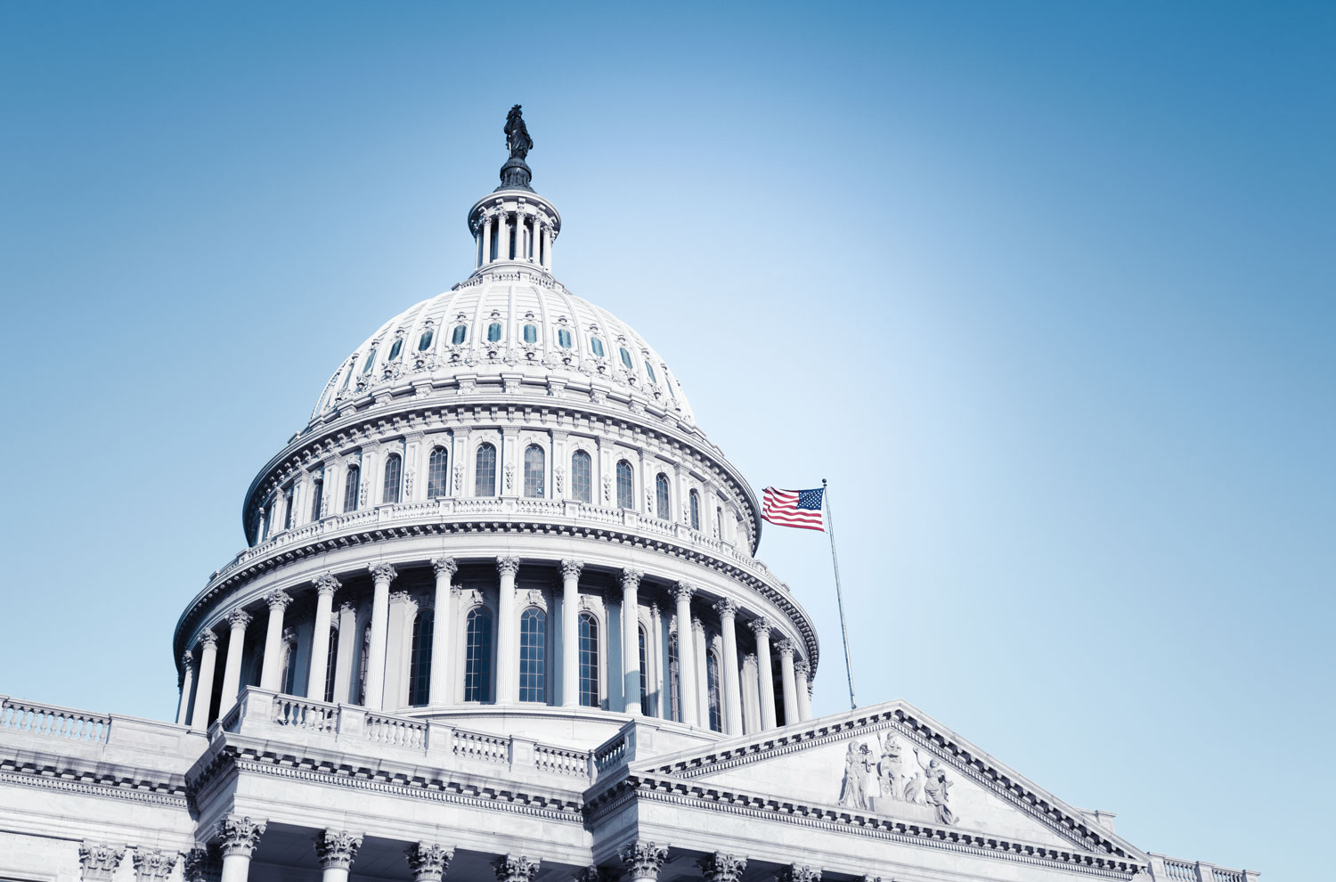 U.S capitol building exterior dome on a sunny day