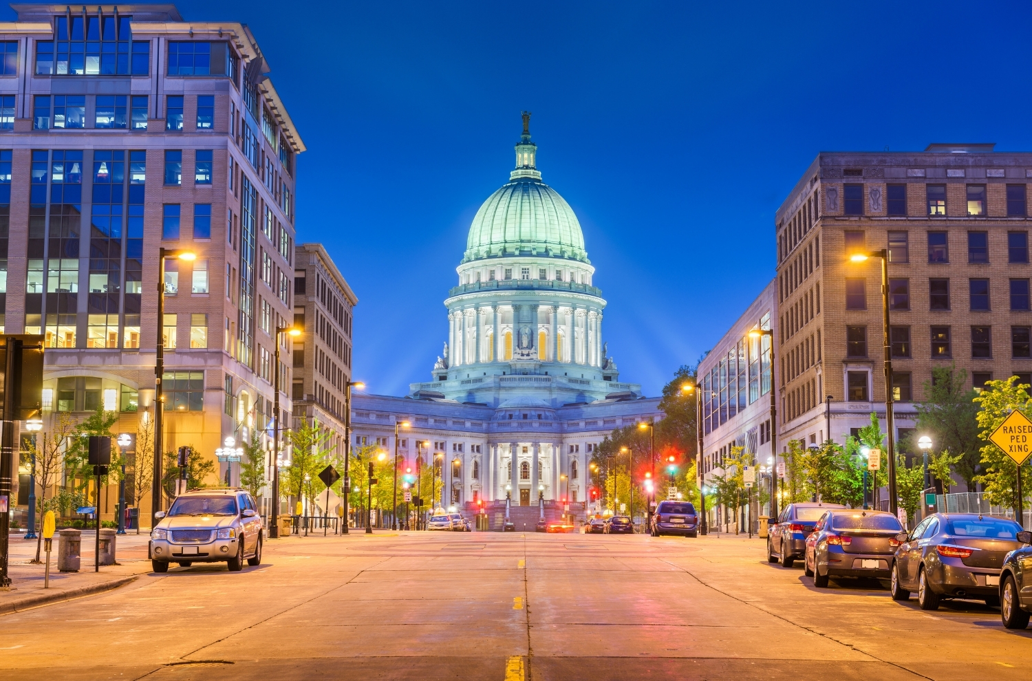 Wisconsin Capitol building at night